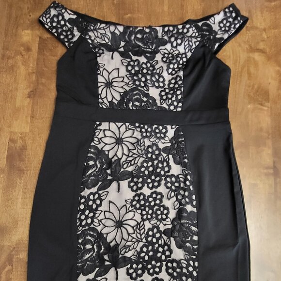 Torrid ~ Sz 14 ~ Black Dress with Front Lace Accent ~ Excellent Condition - Picture 4 of 10